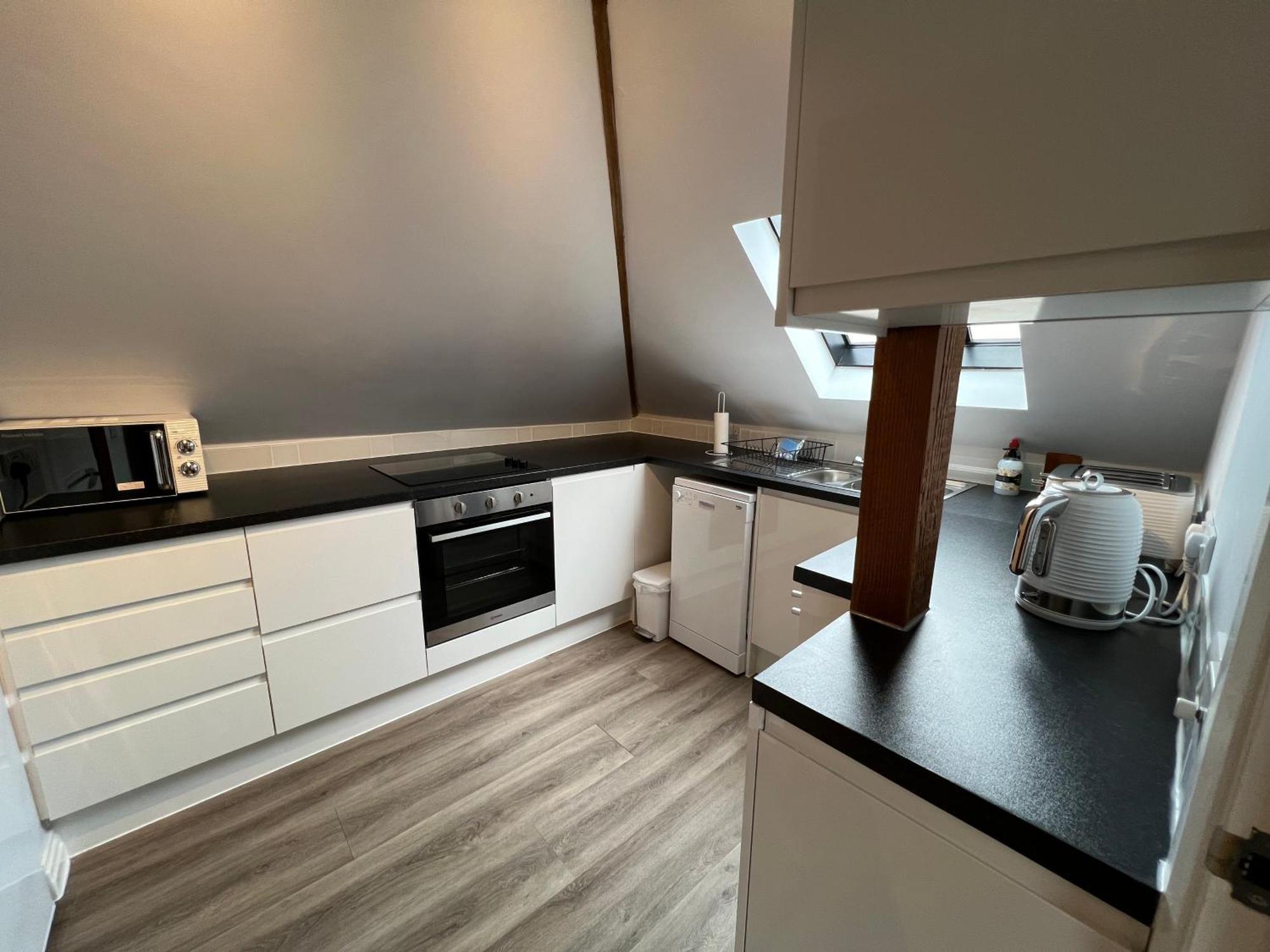 Glastonbury Secret Retreat - 1 Bd Split-Level Apt, Sleeps 3 Bagian luar foto