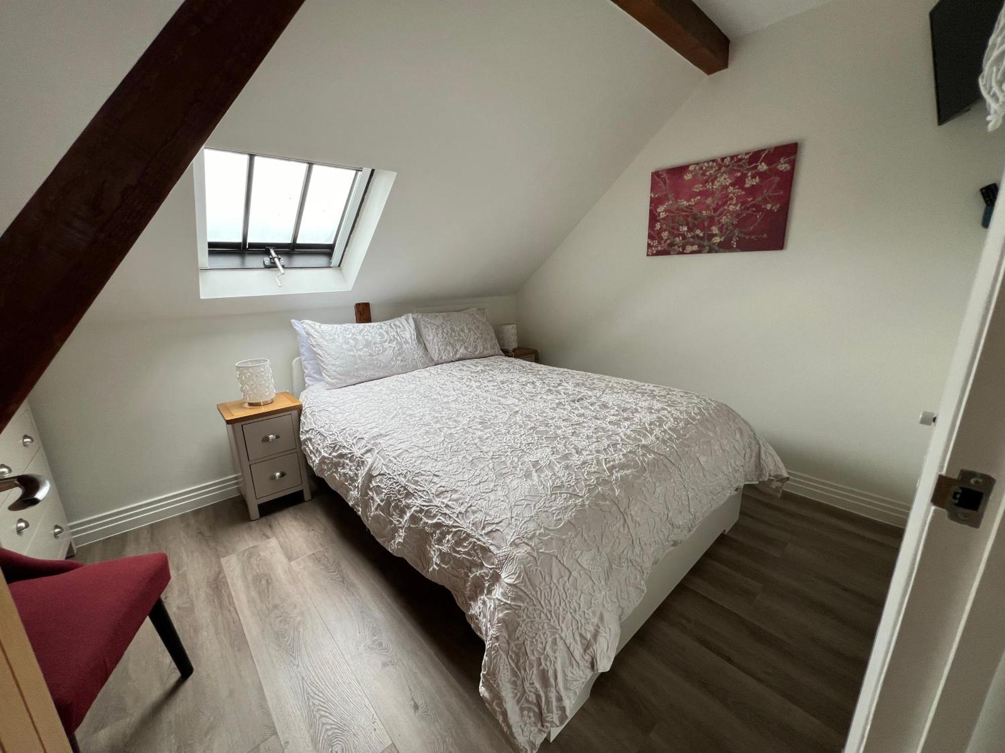 Glastonbury Secret Retreat - 1 Bd Split-Level Apt, Sleeps 3 Bagian luar foto